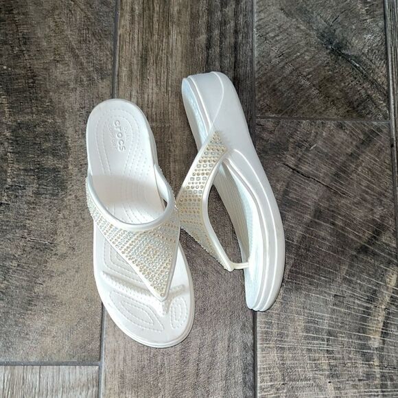 Crocs dual comfort 2” thong sandals with gold & clear colored ornaments - Picture 1 of 4